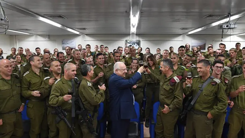 ריבלין מרים כוסית. הבוקר