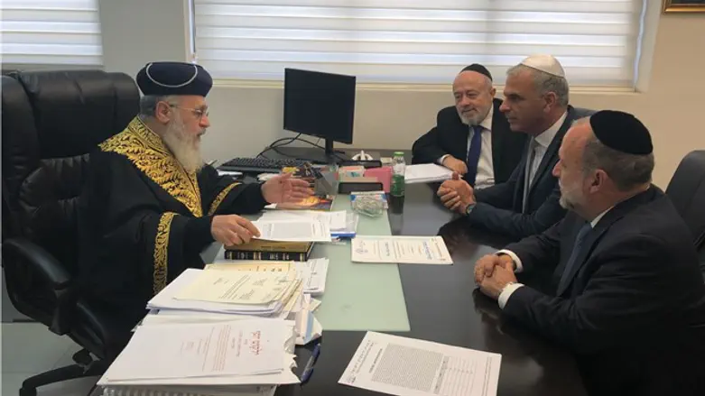 הפגישה בלשכת הראשון לציון. הבוקר