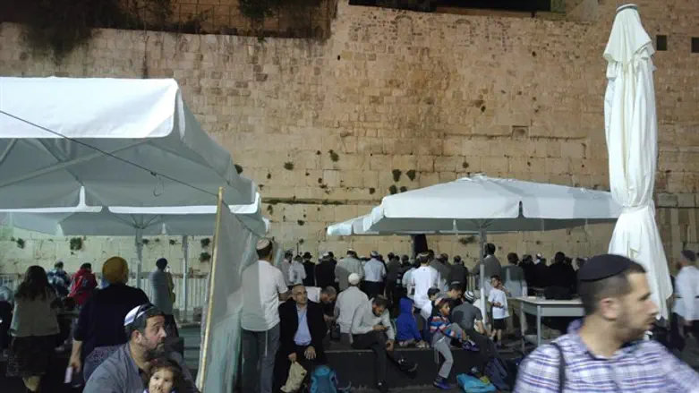 תפילה ב''עזרת ישראל''