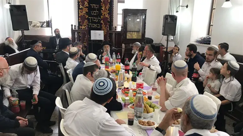 Honoring rabbis at Beit Harav Kook