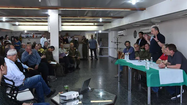 Liberman tours Gaza envelope