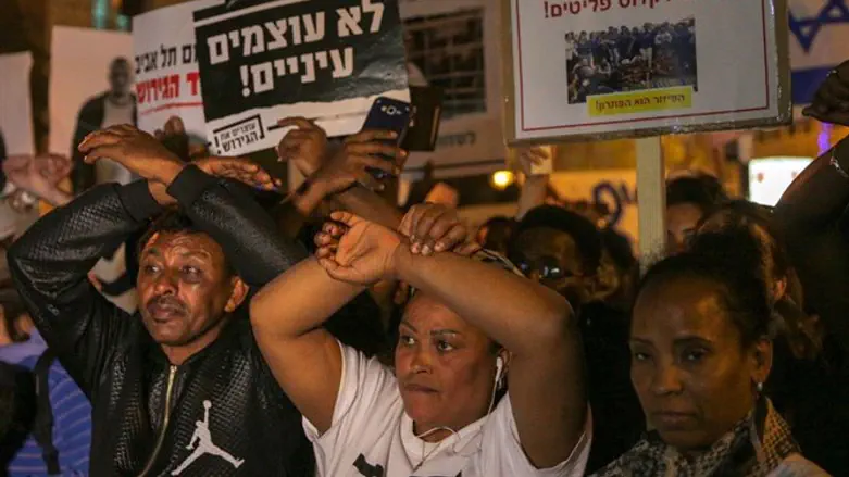 demonstration of illegal infiltrators (archive)