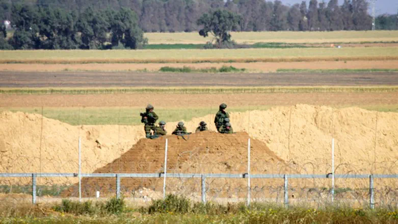IDF soldiers on Gaza border