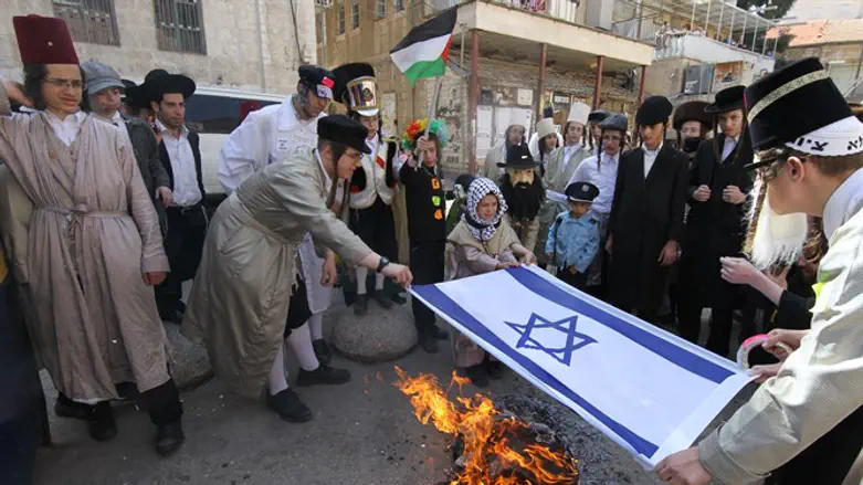 Mea She'arim on Purim