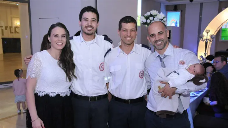 The ambulance team, the parents and the newborn