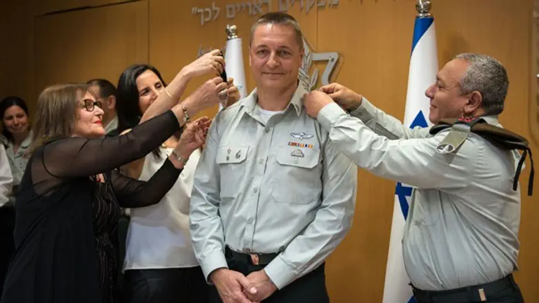 תת אלוף איציק תורג'מן מקבל את הדרגה החדשה