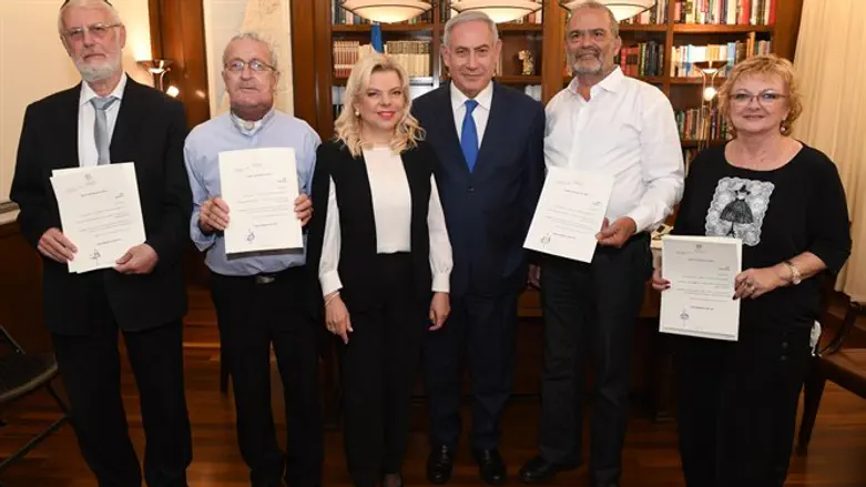 נתניהו ורעייתו עם ילידי ה' באייר תש"ח