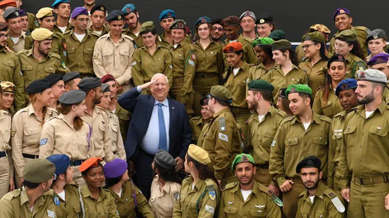 ריבלין והחיילים המצטיינים