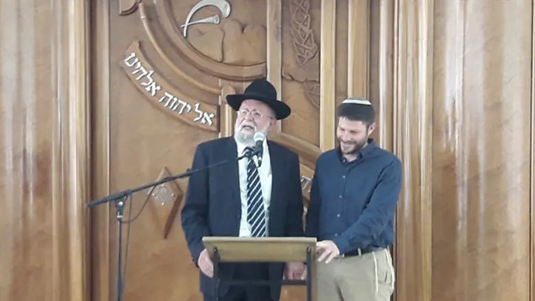 סמוטריץ' בישיבה במצפה יריחו