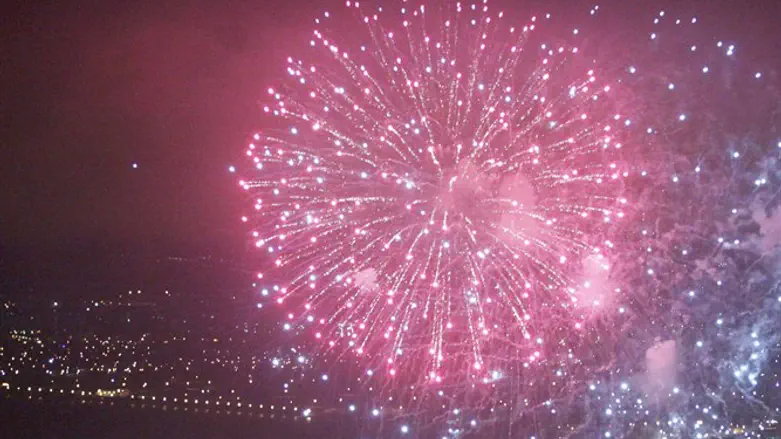 חשוד יהודי. זיקוקים