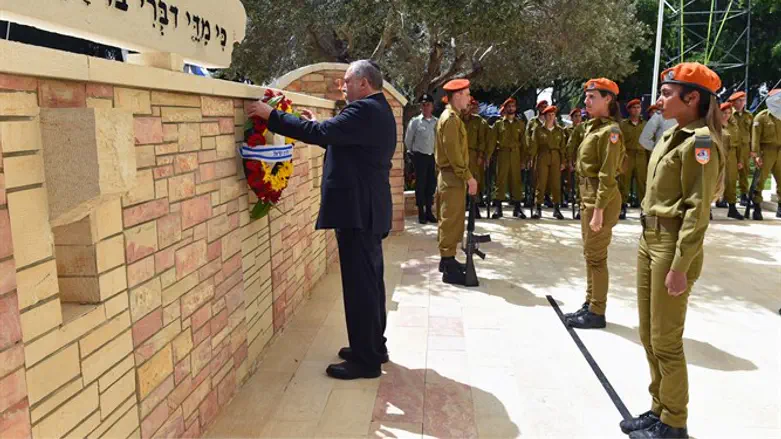 השר ליברמן בקרית שאול