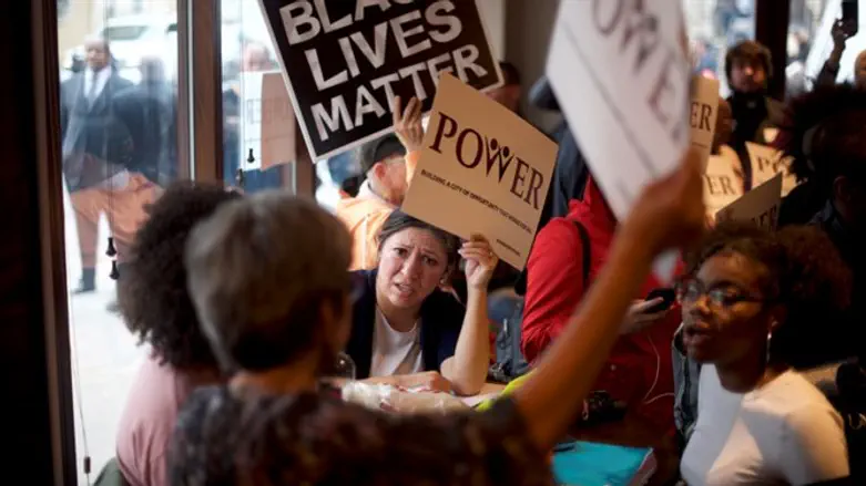 מחאה בסניף הסטארבקס