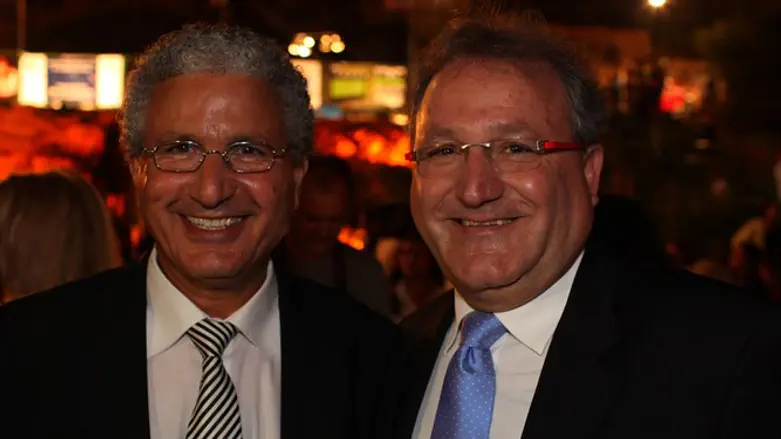 לאון אדרי (מימין) ואחיו משה