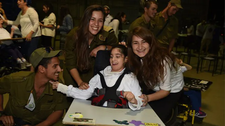 חניכי עלה במחנה עופר