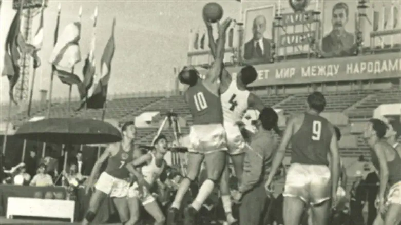 70 שנות כדור סל