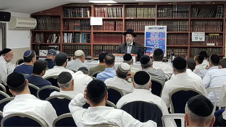 הרב הראשי באחד השיעורים