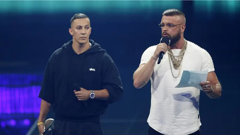 ollegah & Farid Bang receive the "National Hip-Hop/Urban" award