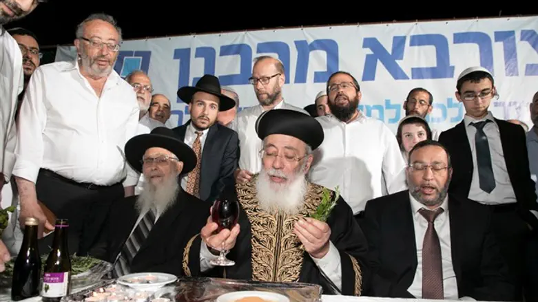 הרבכ עמאר מבדיל בצאת השבת