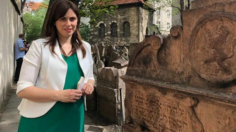 חוטובלי בציון המהר"ל מפראג