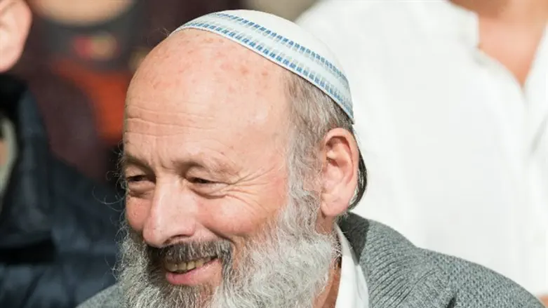 רב אוהב אדם. הרב אלישיב קנוהל זצ"ל