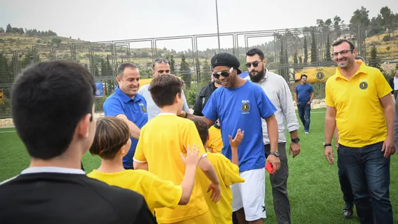 רונאלדיניו בביקורו הקודם בישראל