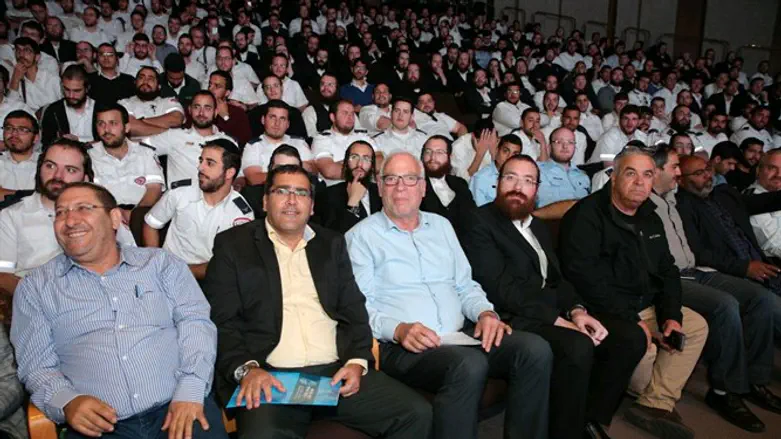 משקפים ערכים של עשייה רבה ועבודת ה'