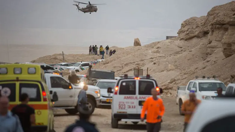 Searches for survivors at Nahal Tzafit