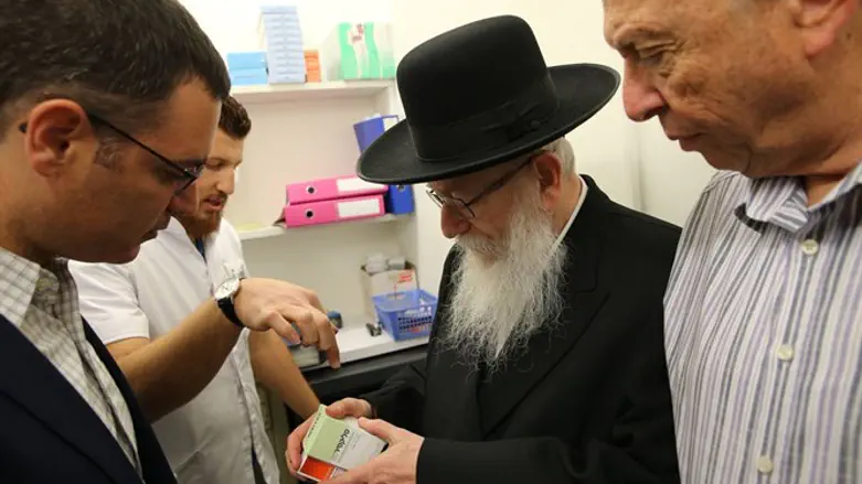 ליצמן בביקור בסופר פארם