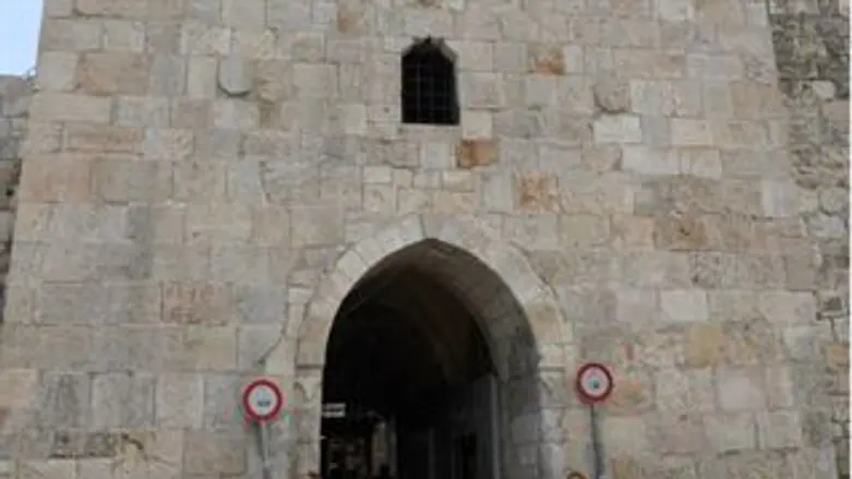 שער הפרחים המשוקם