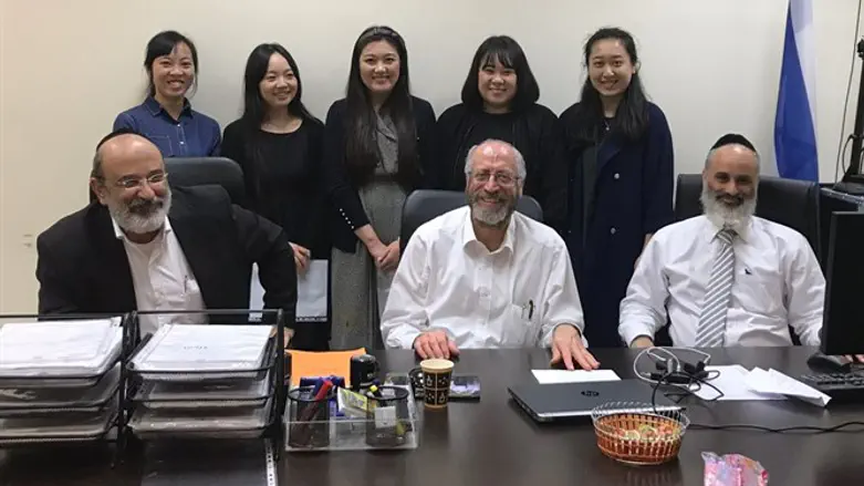 הצעירות שהתגיירו עם דייני בית הדין