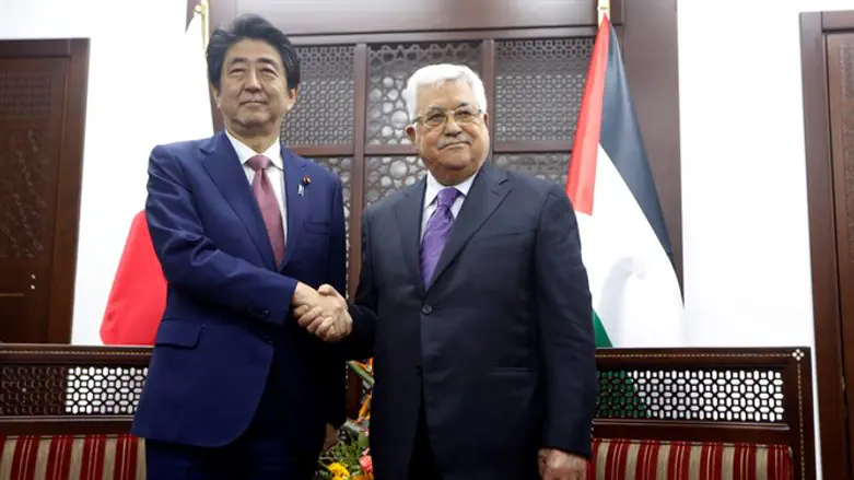 Shinzo Abe and Mahmoud Abbas
