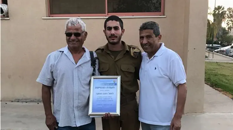 סמל רותם חתוקה לאחר קבלת ההצטיינות