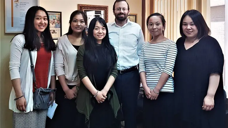 5 'Lost Jews' from China convert, joined by Michael Freund