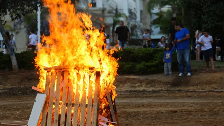 Lag b'Omer bonfire
