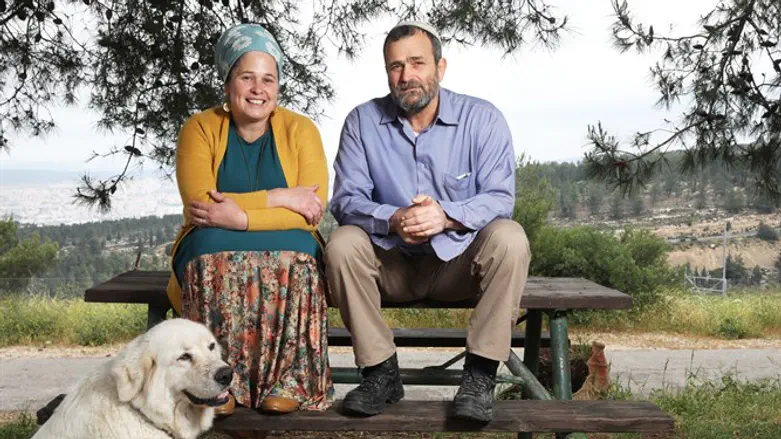 "רפאל אמר: יום אחד אנחנו נגור פה. אני צחקתי עליו". רפאל וקרן אור אבן דנאן