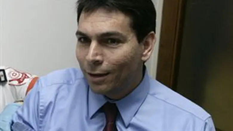 מתאמן. דנון