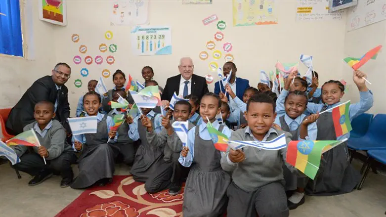 ריבלין עם ילדי בית הספר