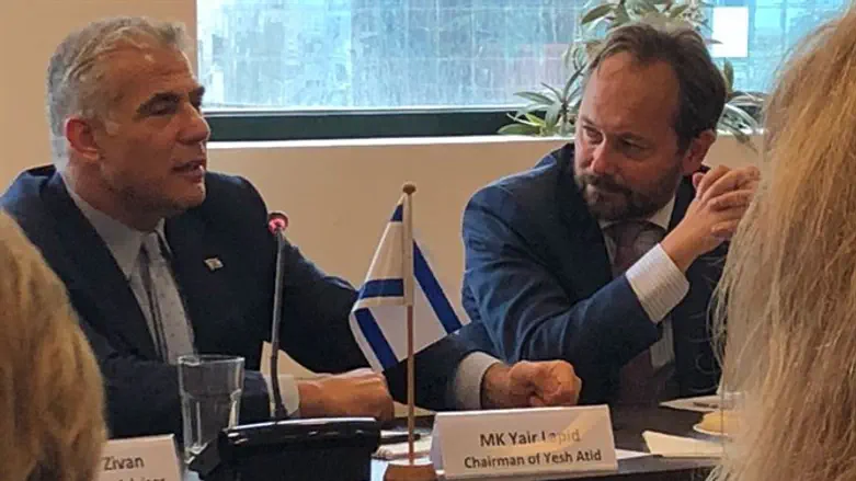 לפיד עם שגרירי האיחוד