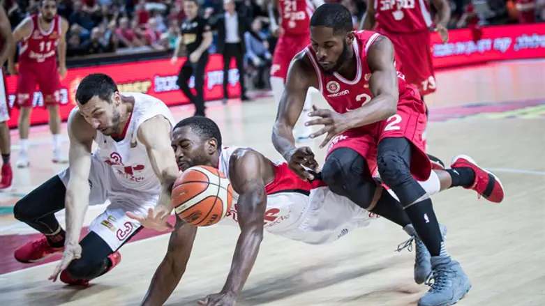 דייסון הערב מול שחקני תל אביב. לא יכל להם