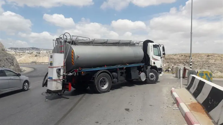 מיכלית ומשאבת דלק שהוחרמו