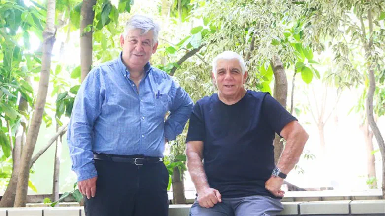 "לו יהי חלקי עמהם". אילן כפיר ודני דור