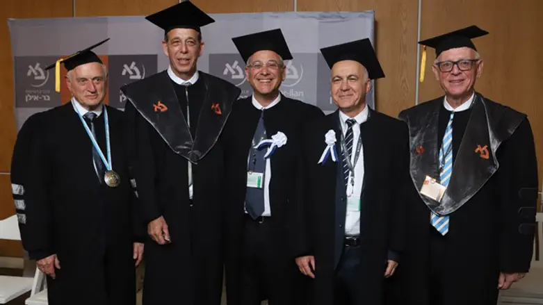 מעניקים את התואר ליורם כהן, לרב ד"ר בני לאו ולמלקולם יצחק הונליין