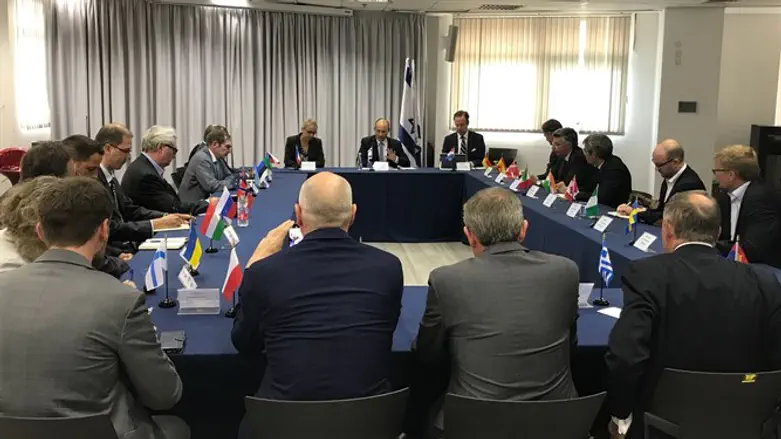 בנט בתדרוך לדיפלומטים