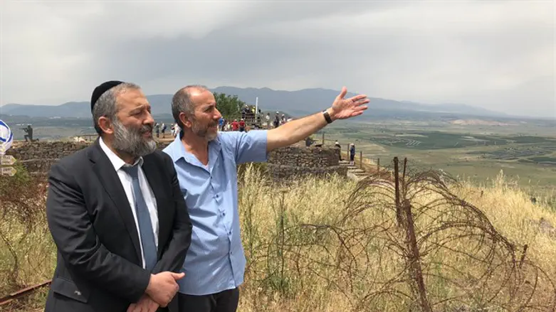 Арье Дери на северной границе