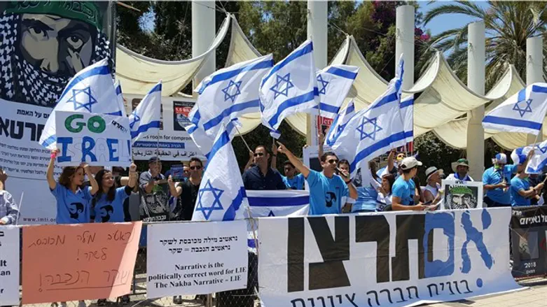 אמת מול שקר