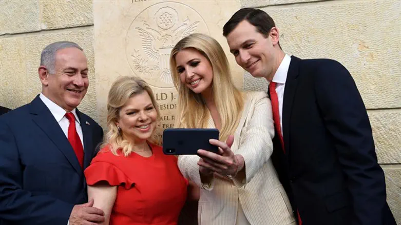 בני הזוג קושנר עם בני הזוג נתניהו