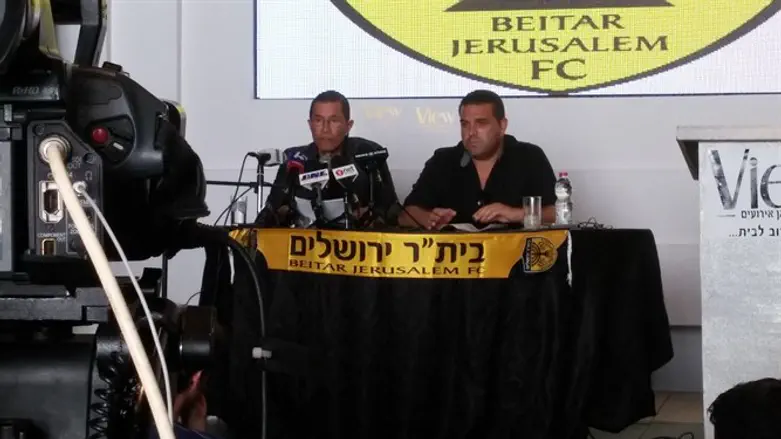 טביב במסיבת העיתונאים