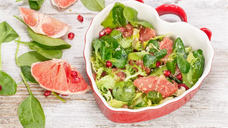 סלט חסה ושכולית אדומה