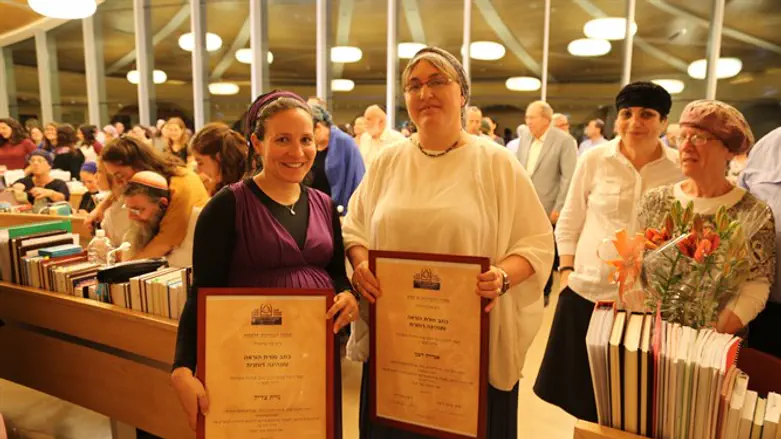 שתיים ממסיימות המסלול הייחודי