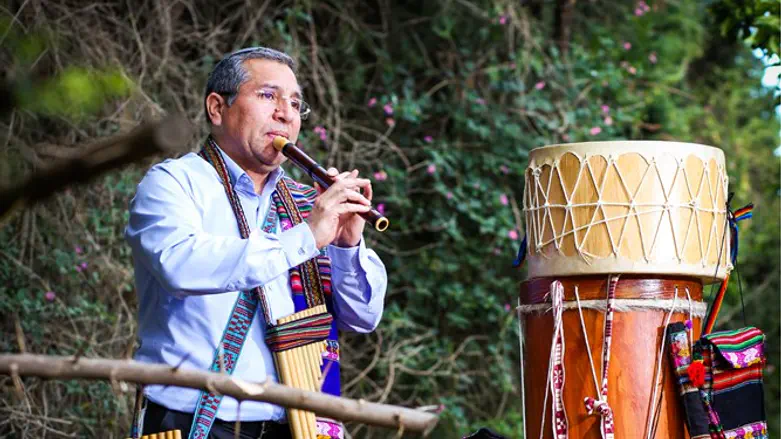 חוגג שלושה ימי הולדת בשנה. גמליאל שילה
